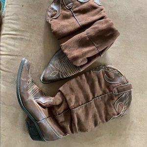 Brown/dark brown cowgirl boots.